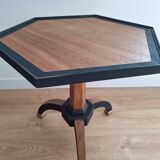 Pedestal table