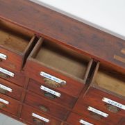 Grand Cabinet d'Apothicaire Antique en Pitch Pine, Belgique, avec Boucliers en Émail, 1900s