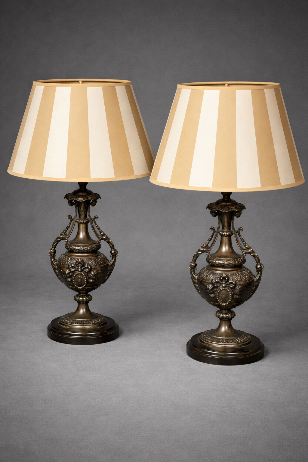 Pair of table lamps.