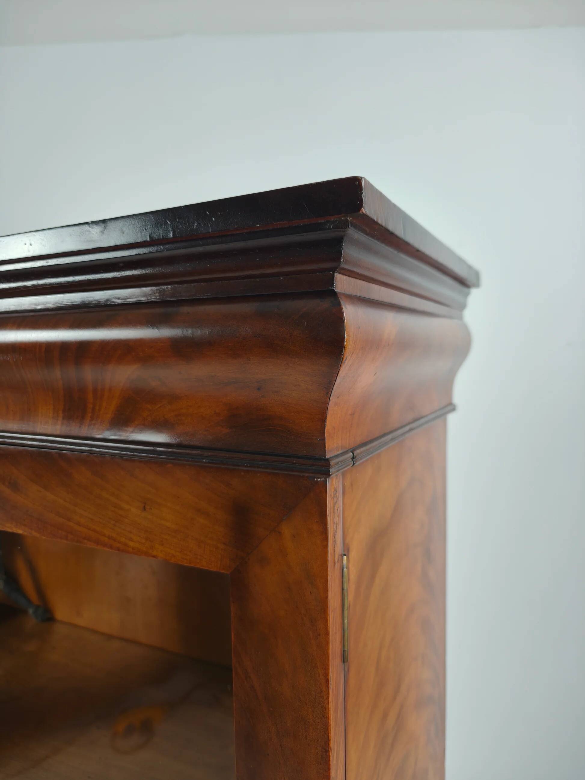 Magnifique bibliothèque Biedermeier du XIXe siècle – noyer, verre ancien d'origine