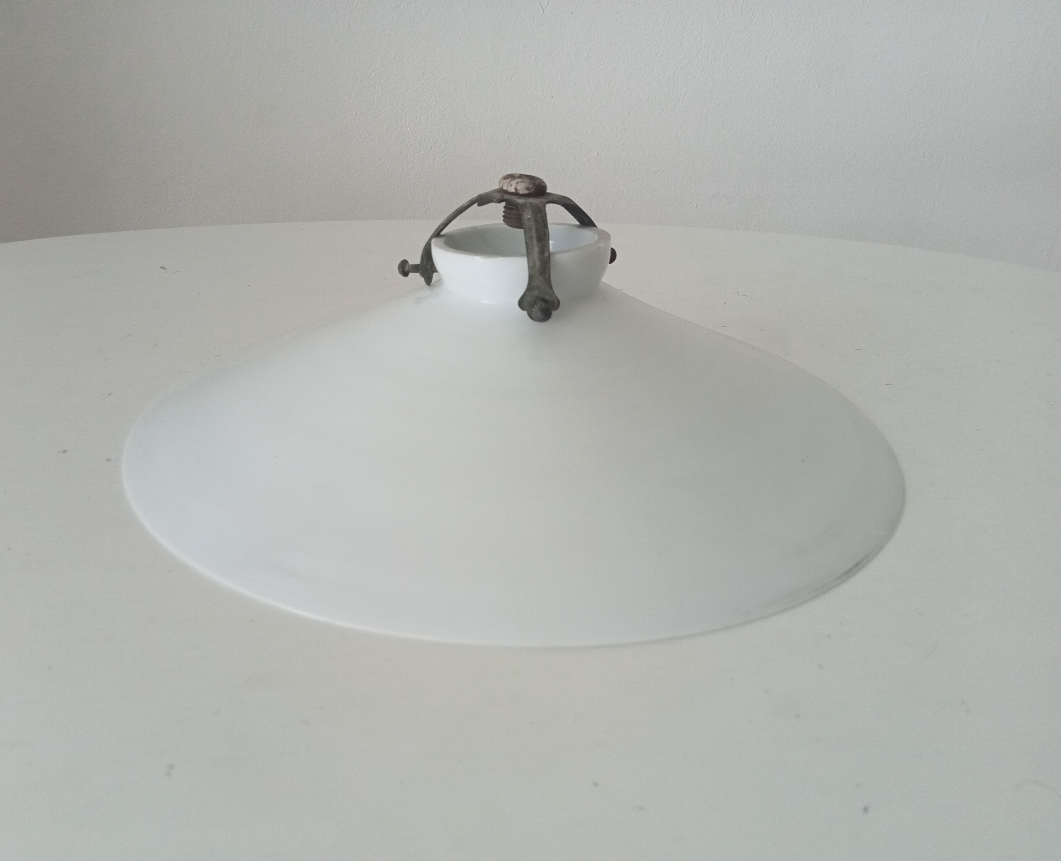 Vintage opaline lampshade with claw from the 1940s.
