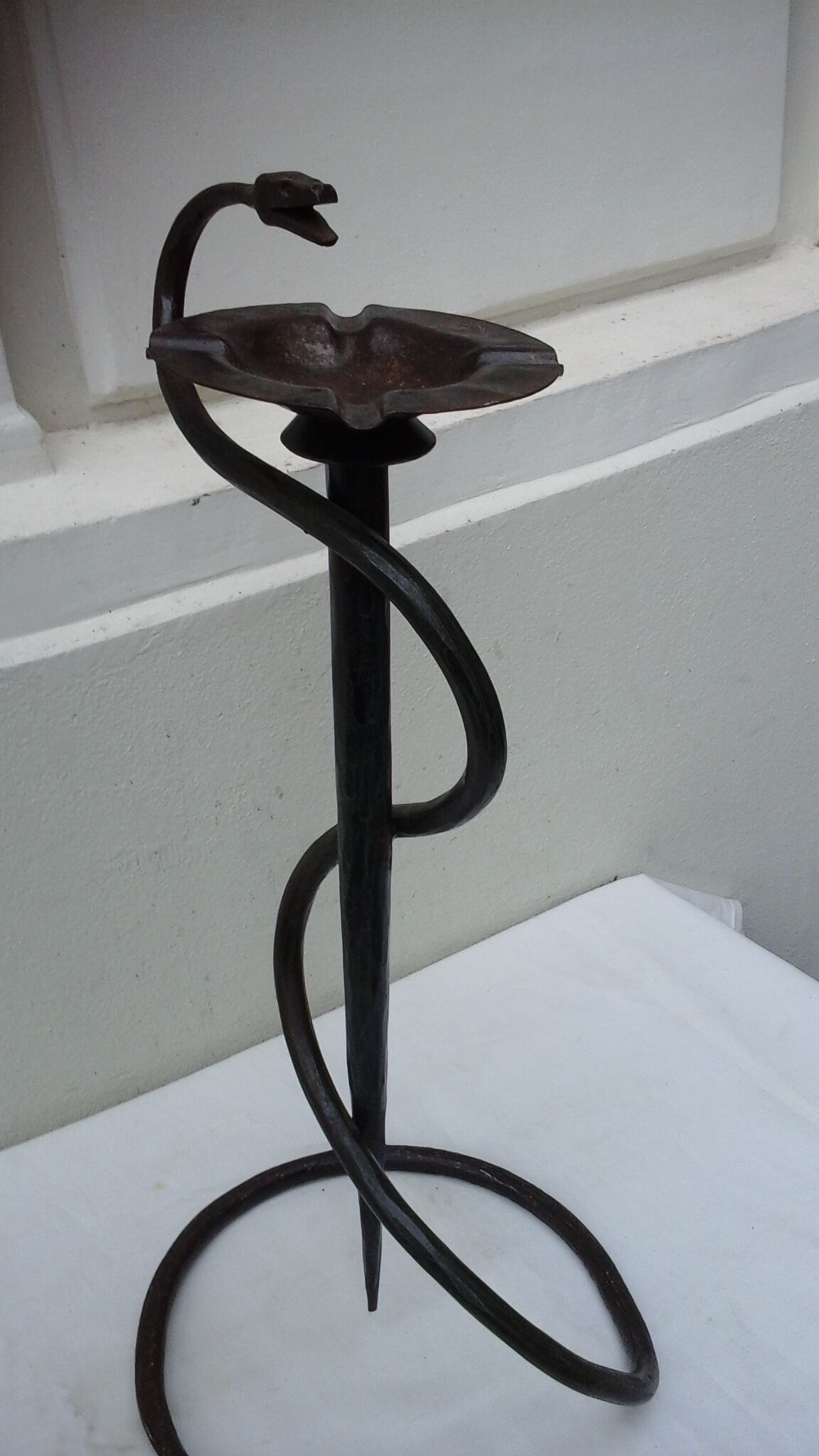 Vintage metal snake ashtray