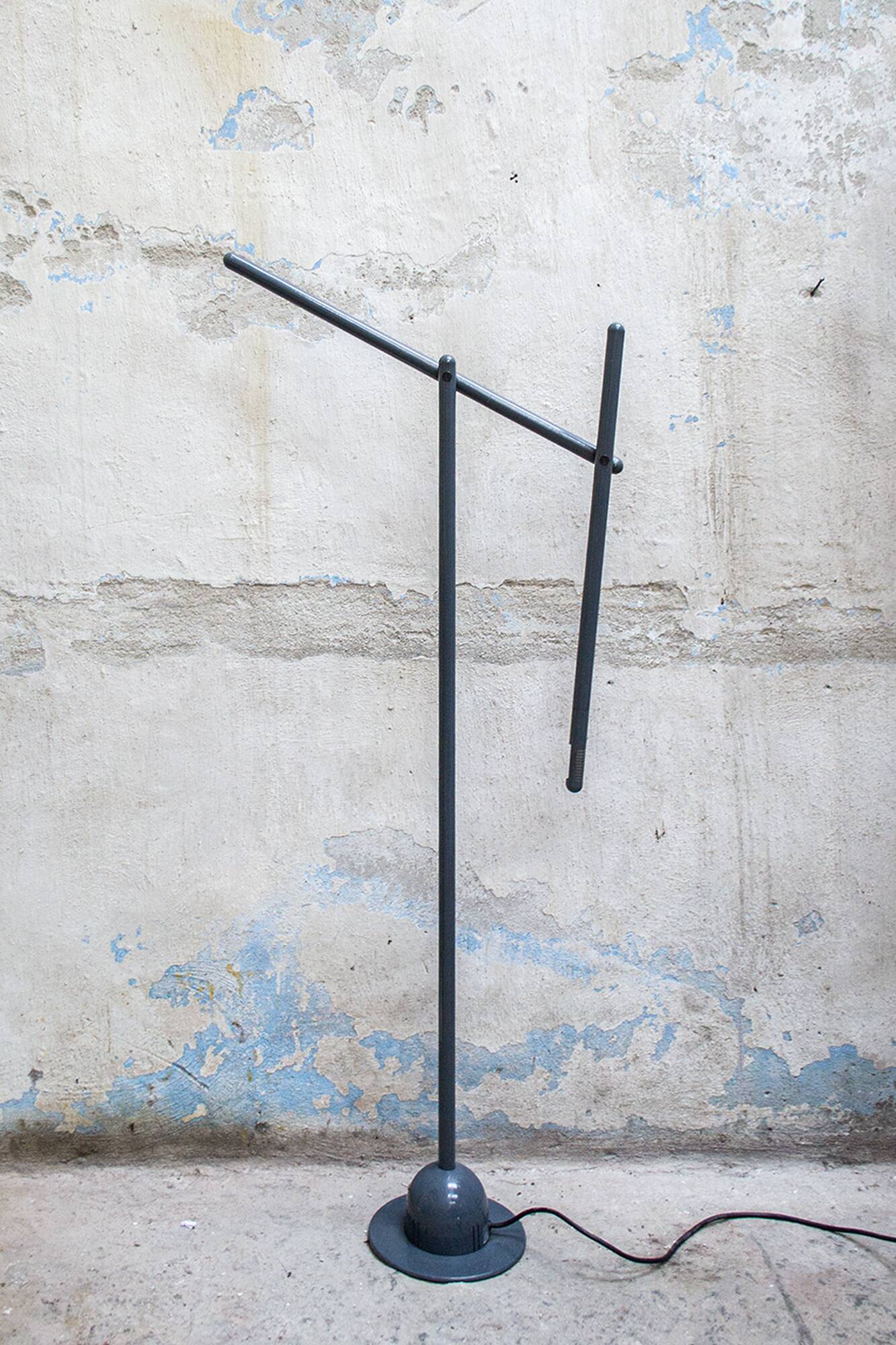 Lampe de terre postmoderne "Mira" de Mario Arnaboldi pour Programmaluce 1983