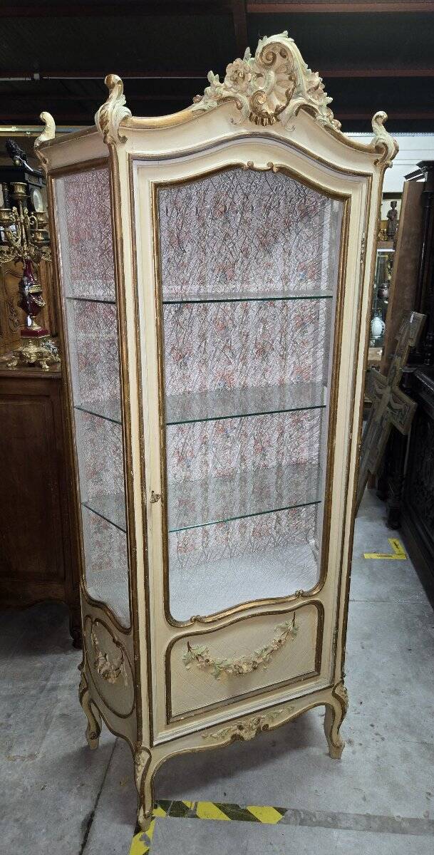 Louis XV / Rococo style display cabinet, painted wood in cream and gold tones.
