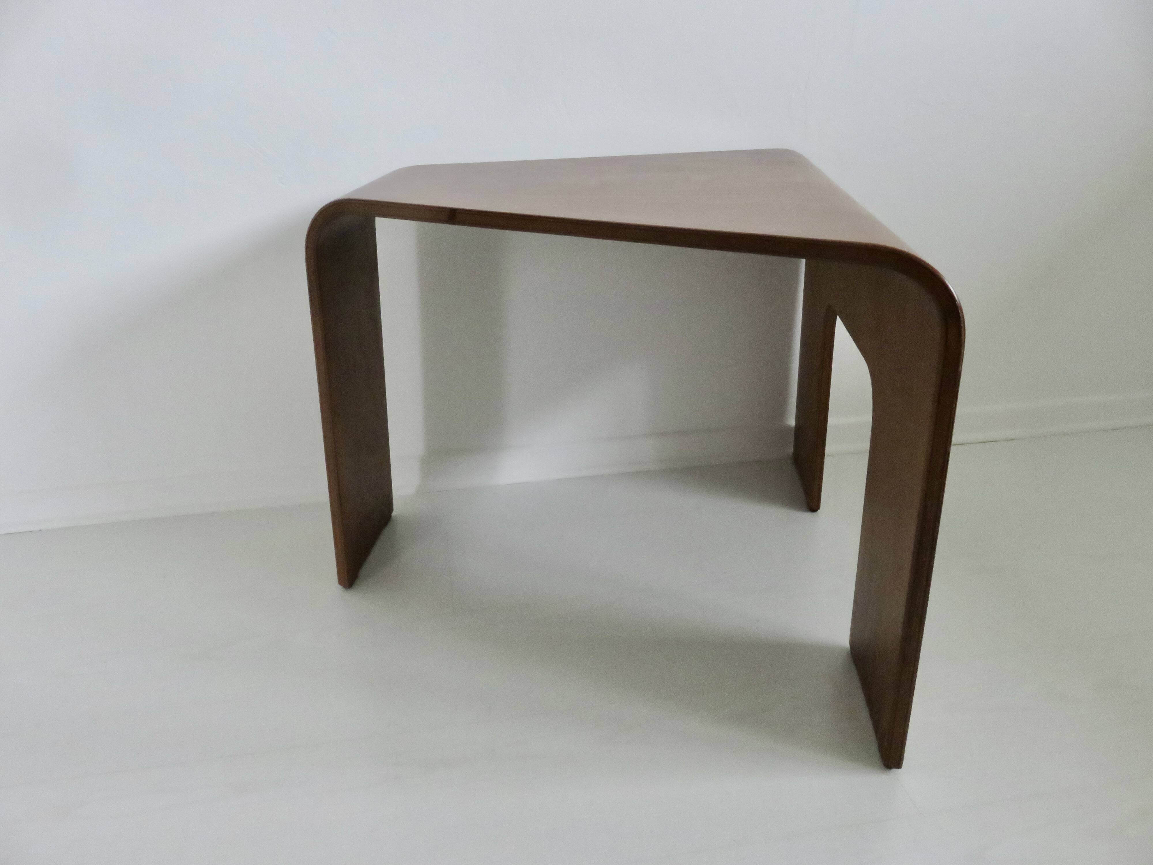 Table basse scandinave en bois cintré années 70