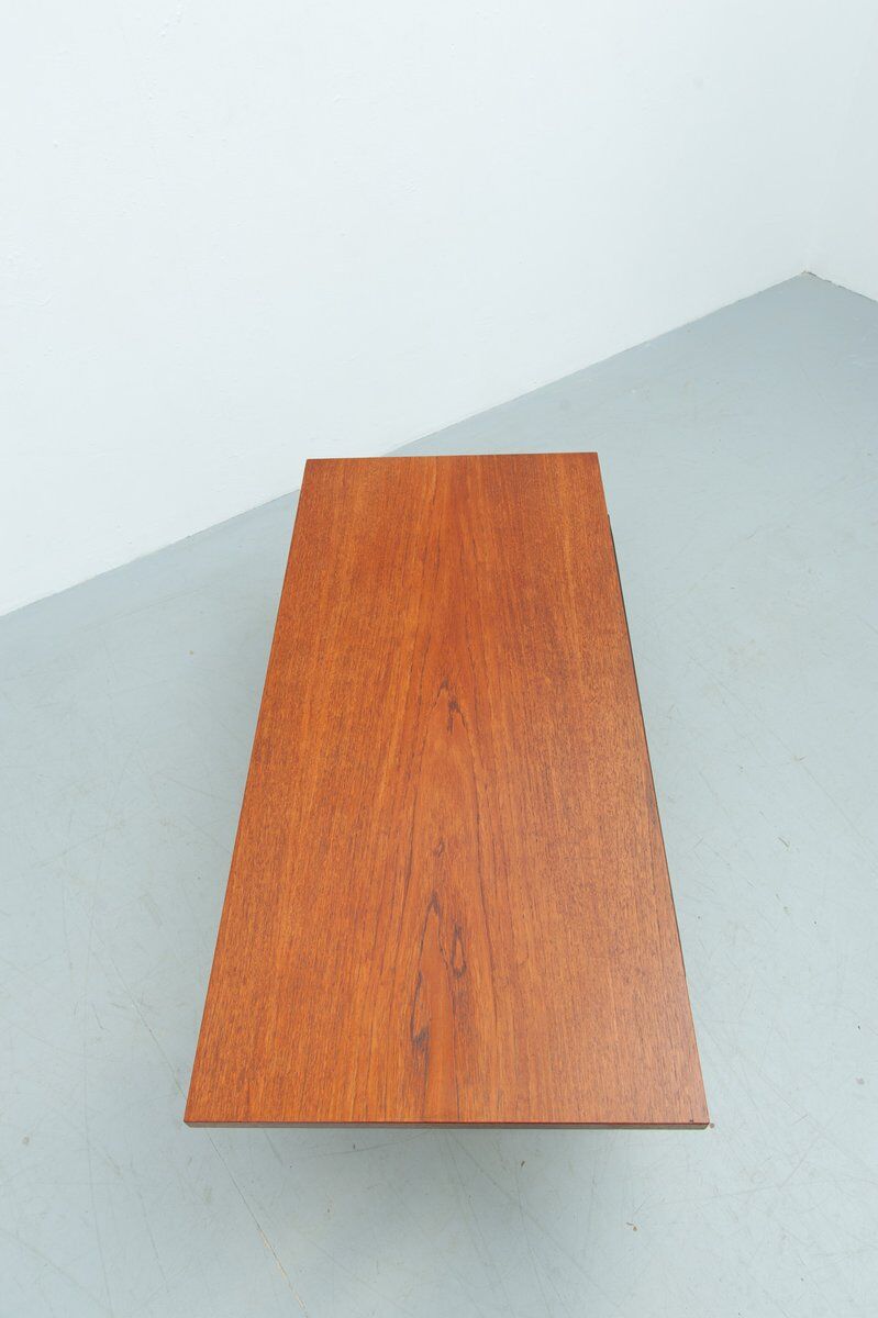 Table basse T-Angel en teck par Florence Knoll pour Knoll Inc. / Knoll International, années 1950.