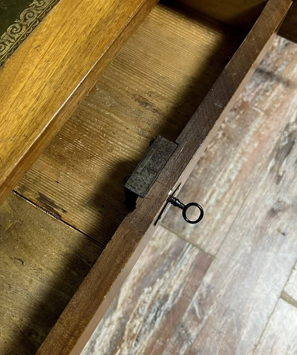 Important mid-19th century Empire Restoration bureau in walnut.
