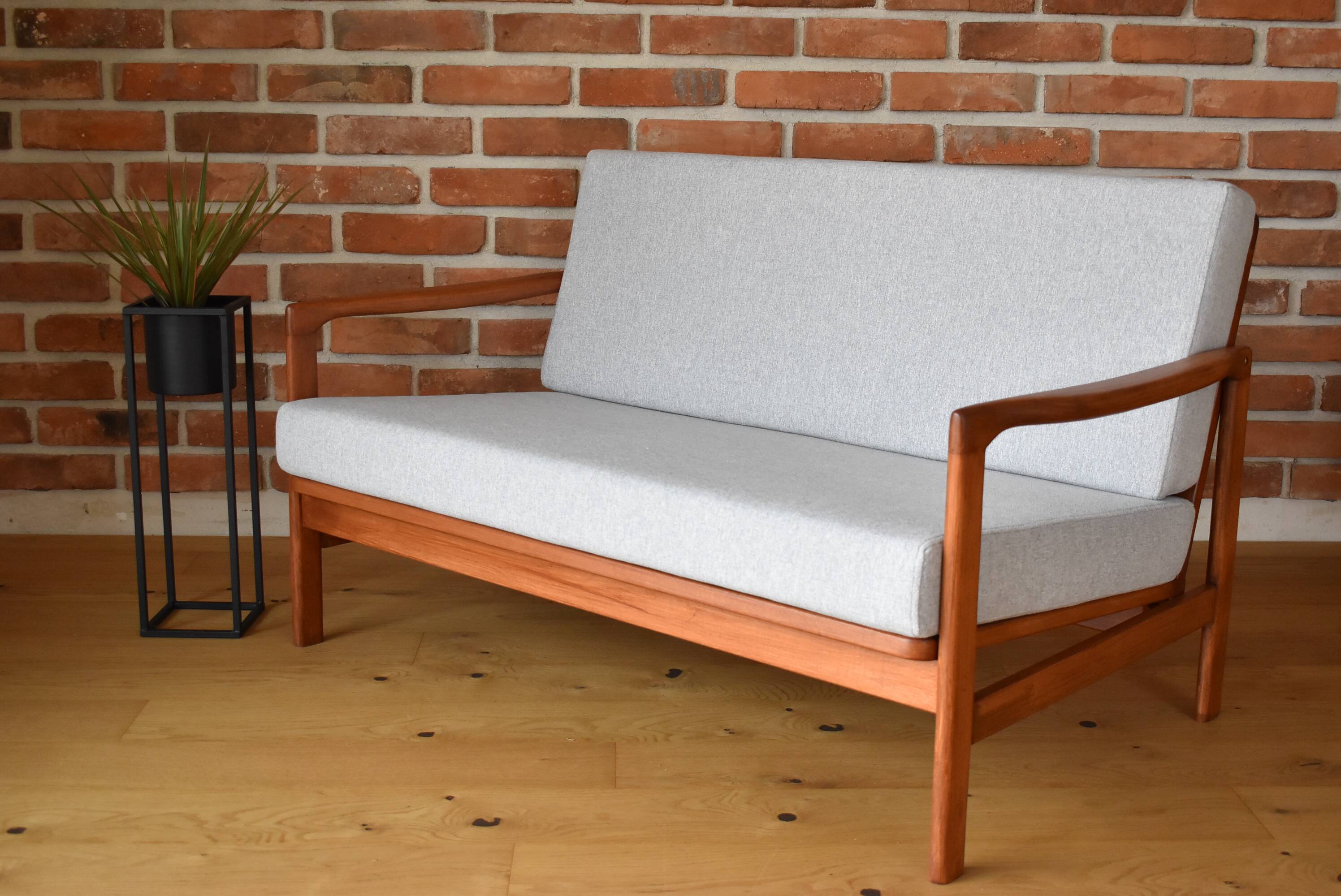 Canapé scandinave deux places, gris clair