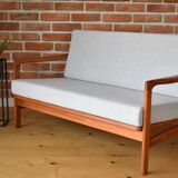 Canapé scandinave deux places, gris clair