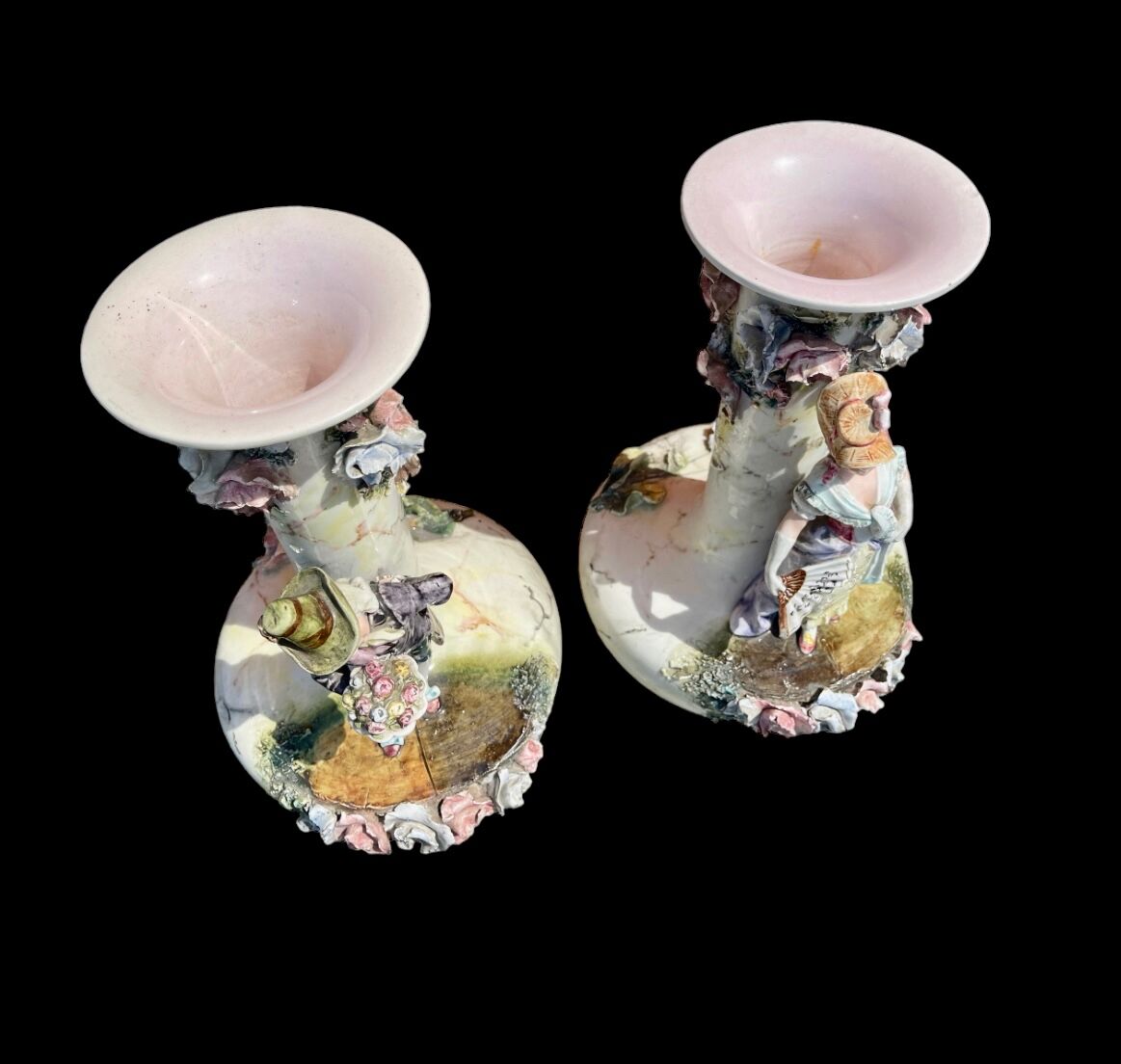 Paire de vases en barbotine