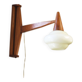 Applique murale en bois des années 1960 avec abat-jour en verre opalin sculptural