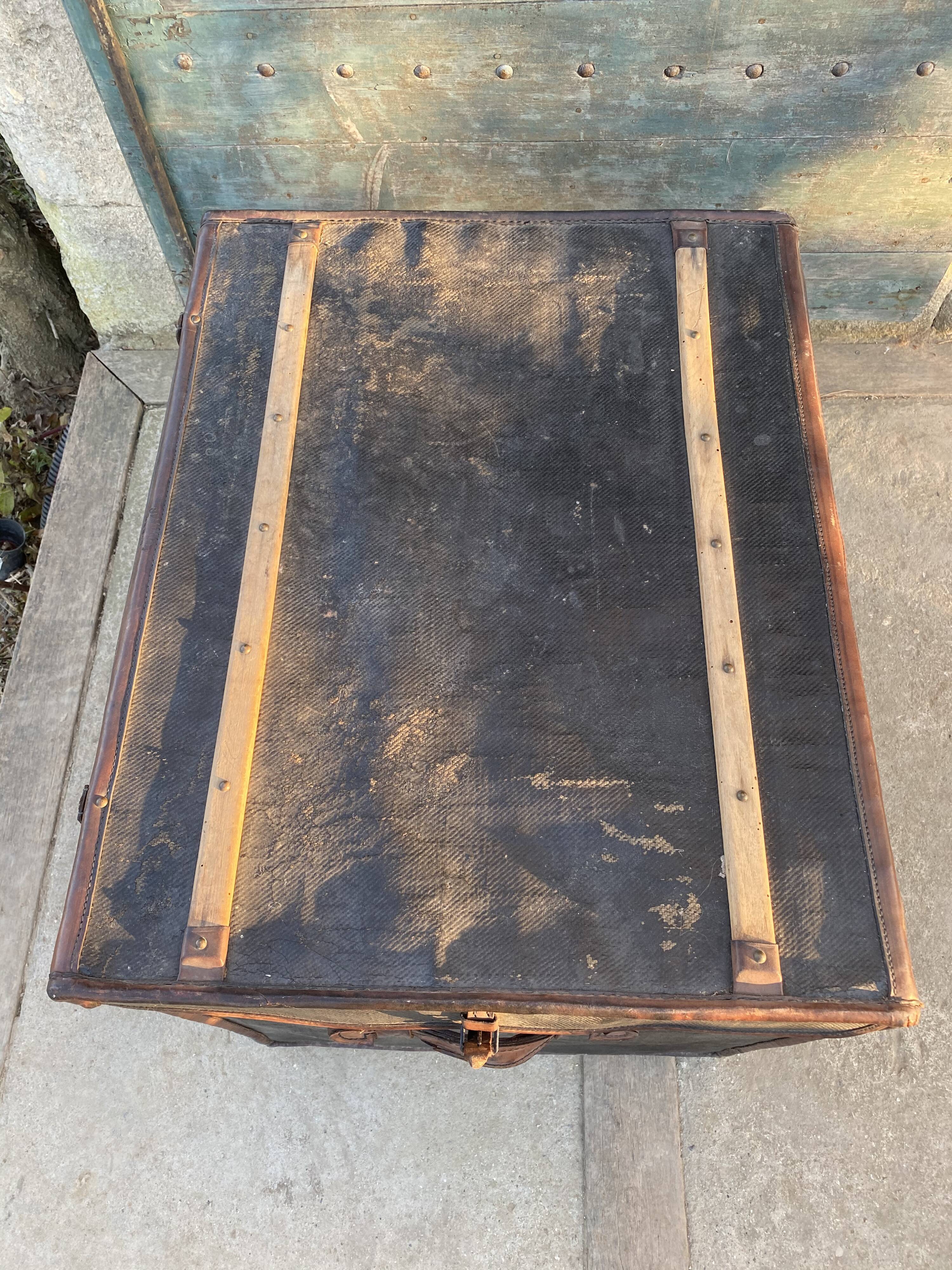 Beaumont Paris leather horse-drawn carriage travel trunk