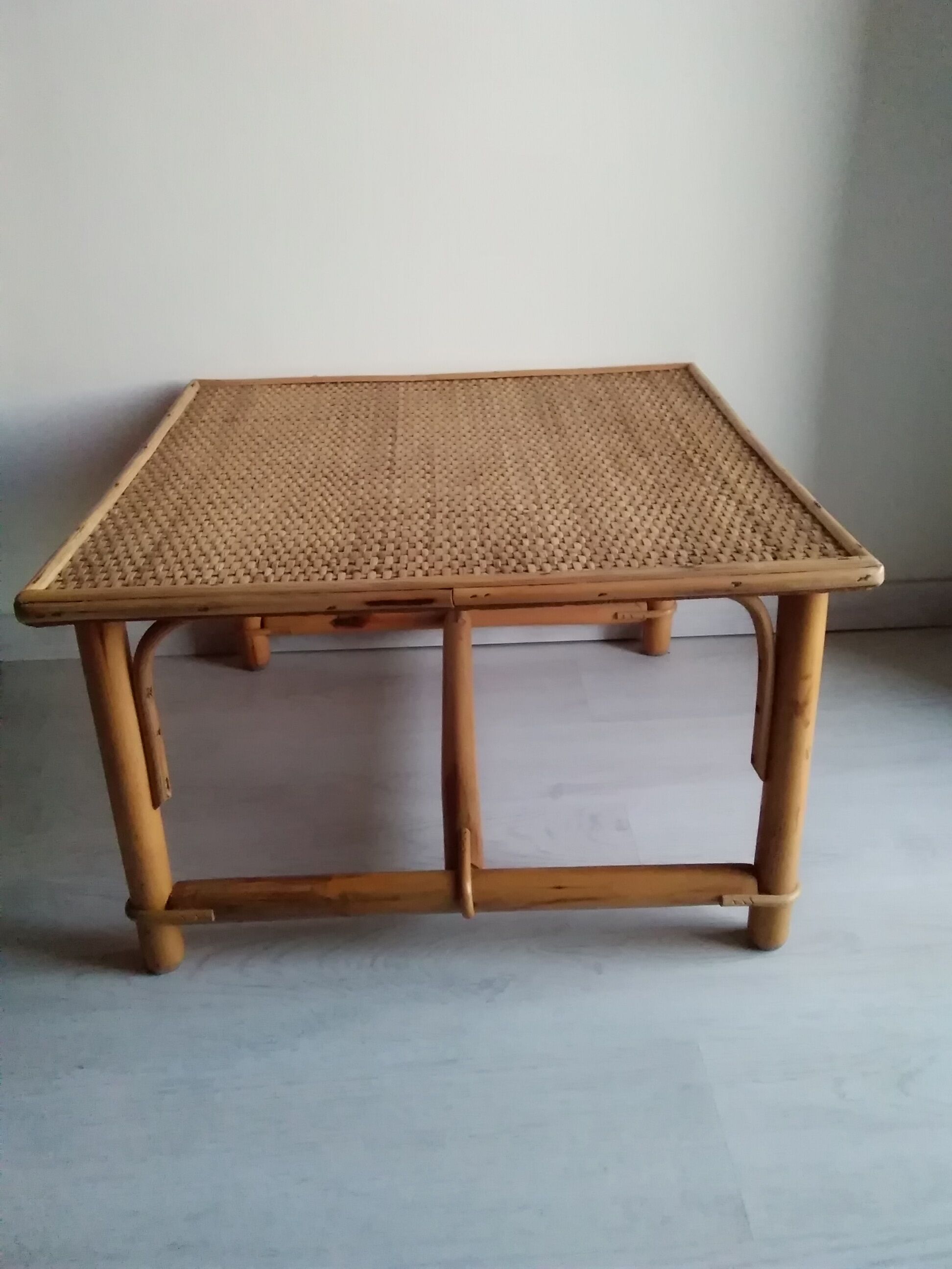 Table basse en rotin