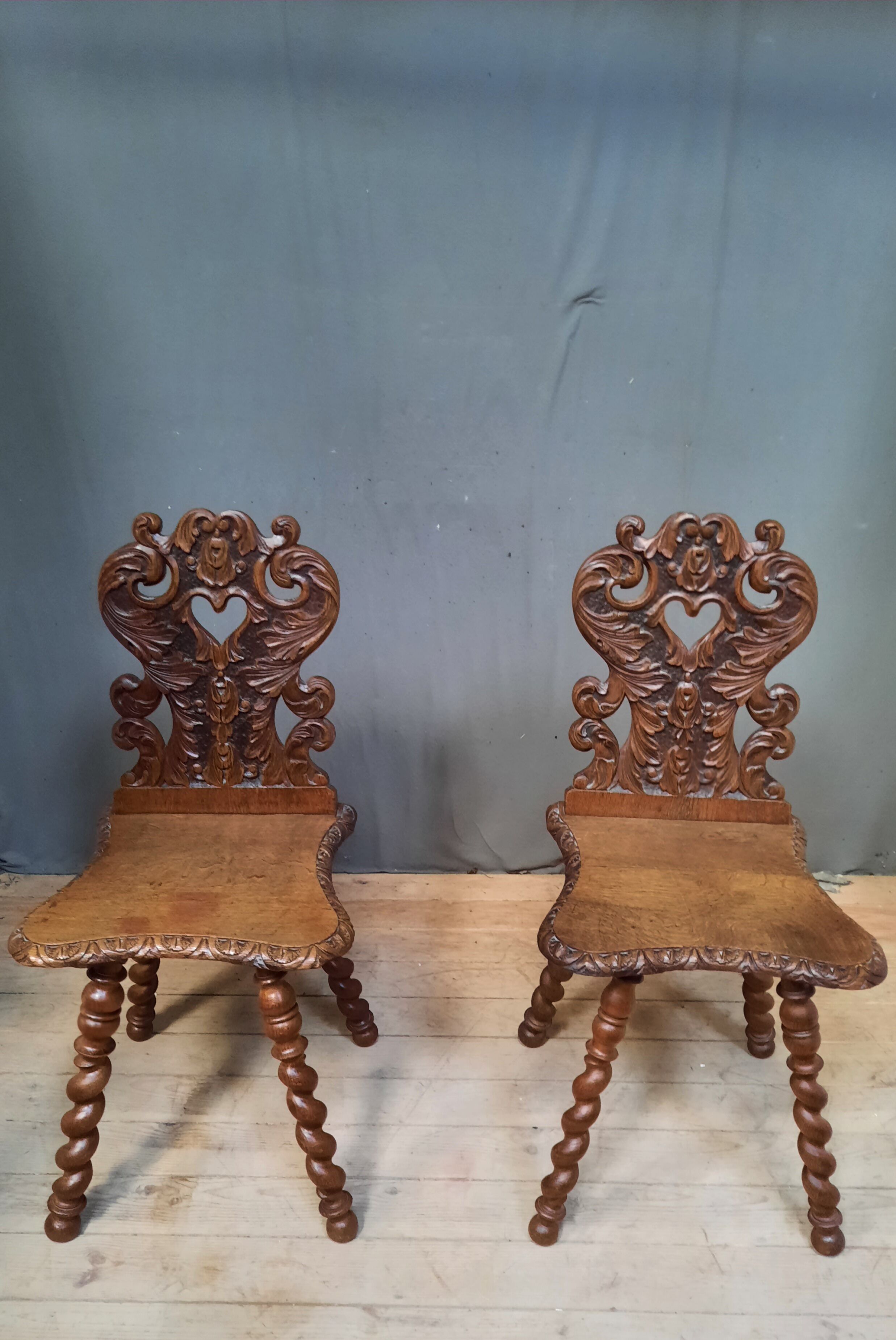 Pair of escabelle chair