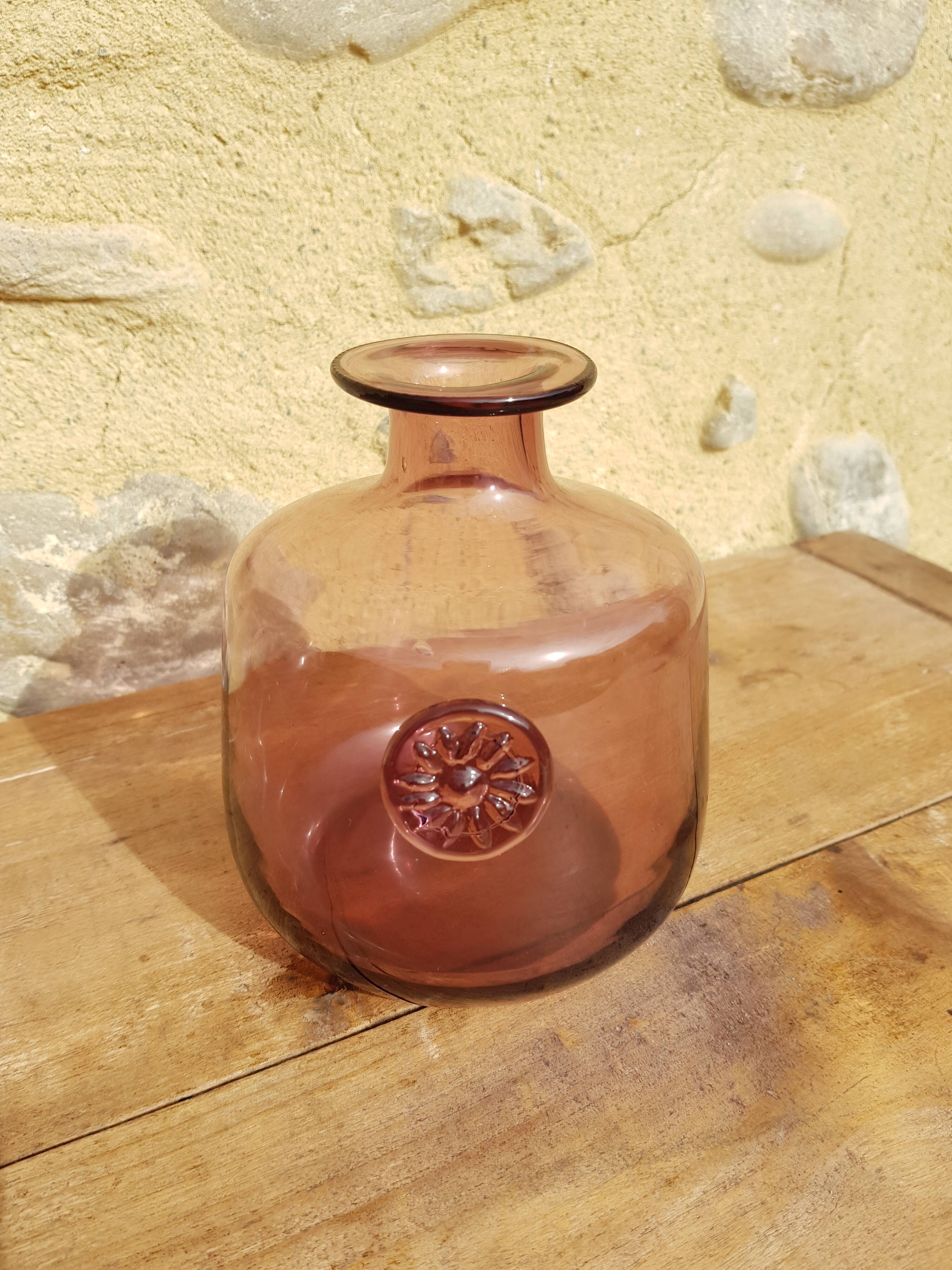 Vase en verre transparent violet