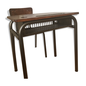 Bureau et chaise d'écolier