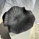 Coupe en teck noircie en forme de feuille ou fleur monoxyle H10 D41
