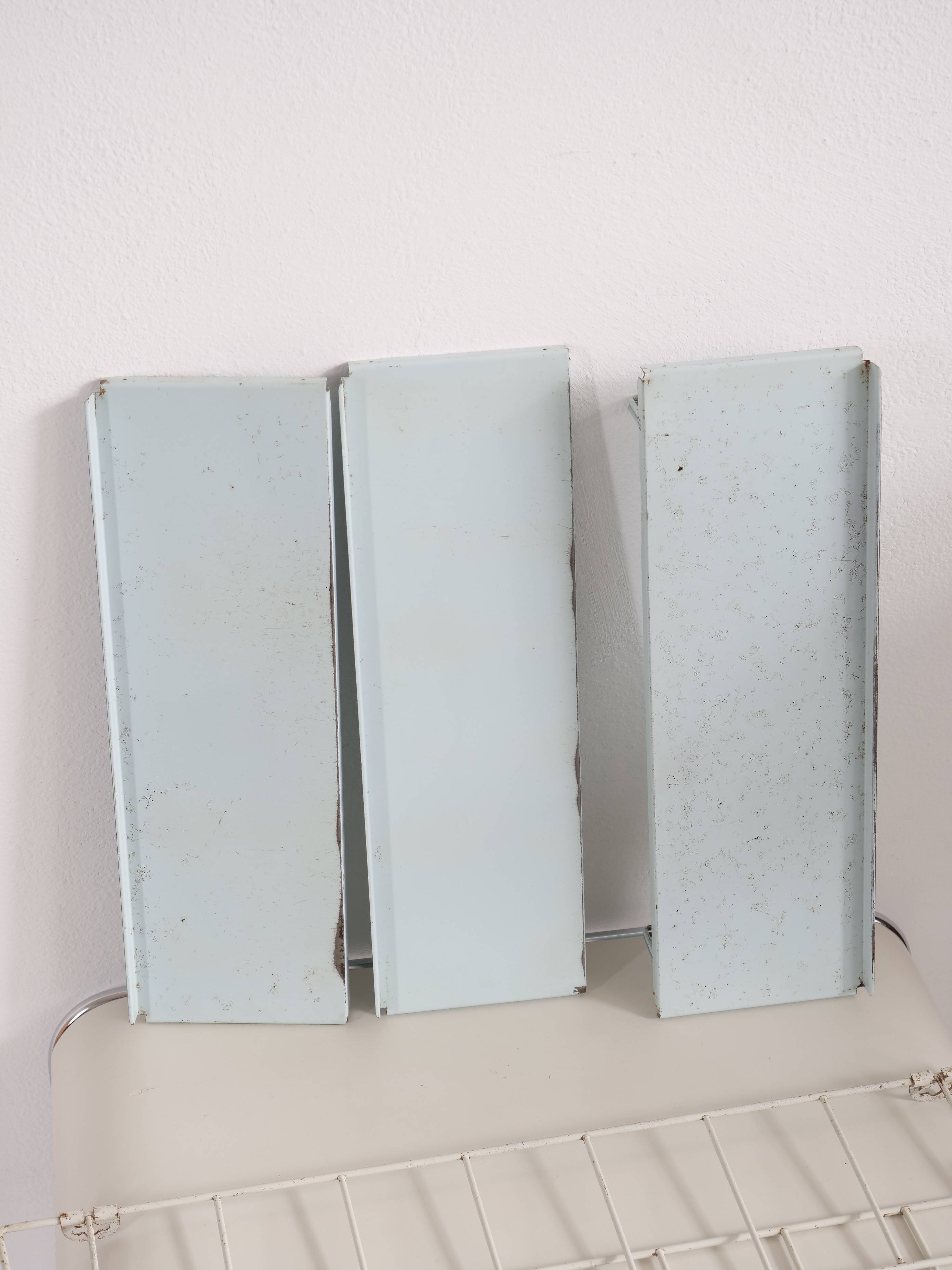 Compact tomado shelf with drawer