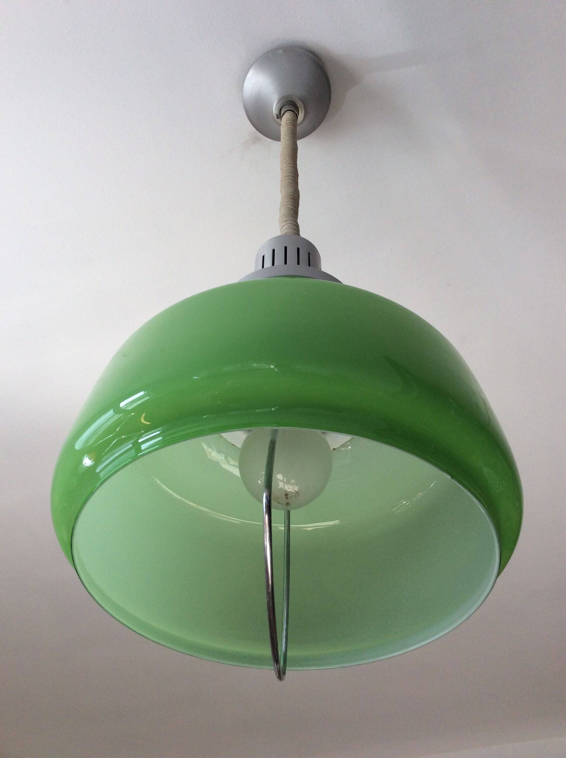 Suspension rises and falls in opaline of the 70s