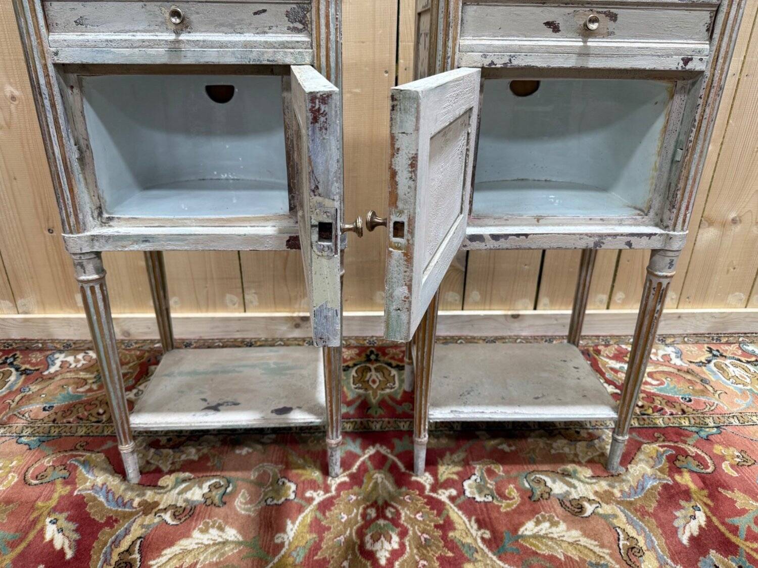 Pair of bedside tables – Louis XVI style – Painted wood, oak, brass, po