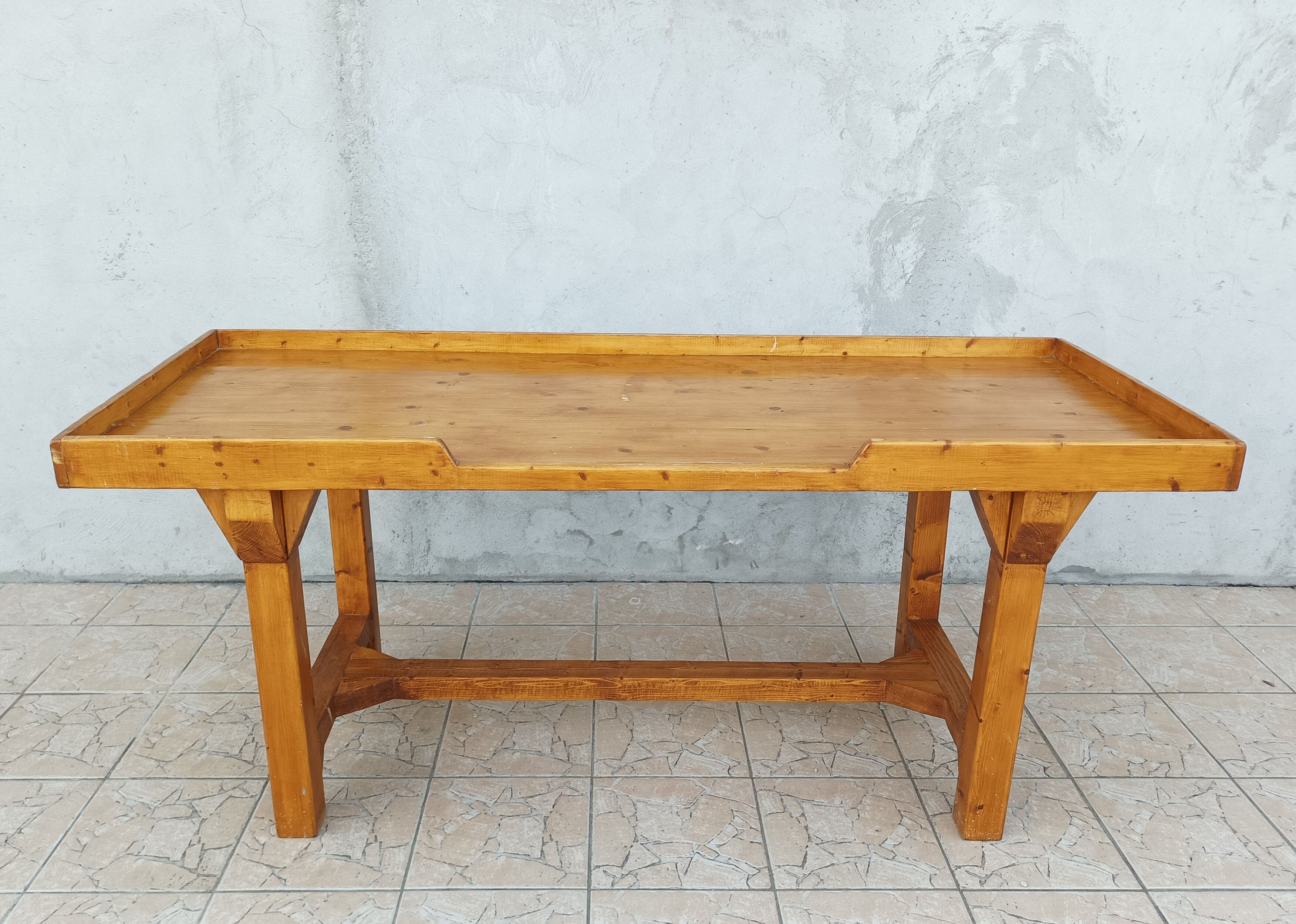 Vintage kitchen island loom table