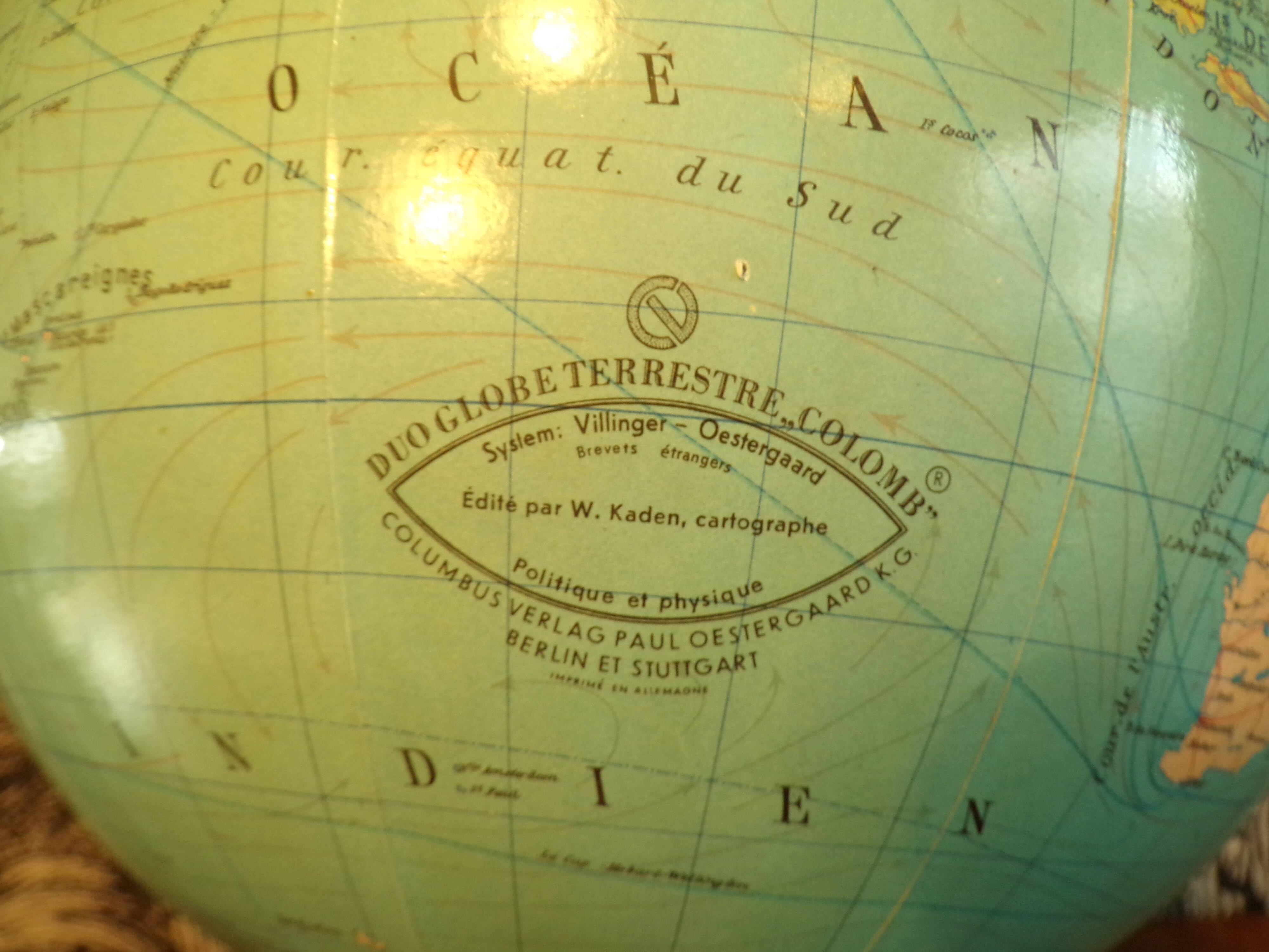 Columbus illuminated globe Ø32cm