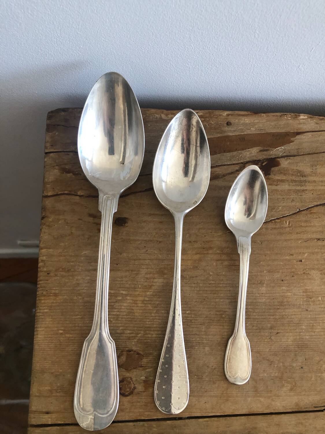 Set of 12 fish forks & 12 knives in silver metal