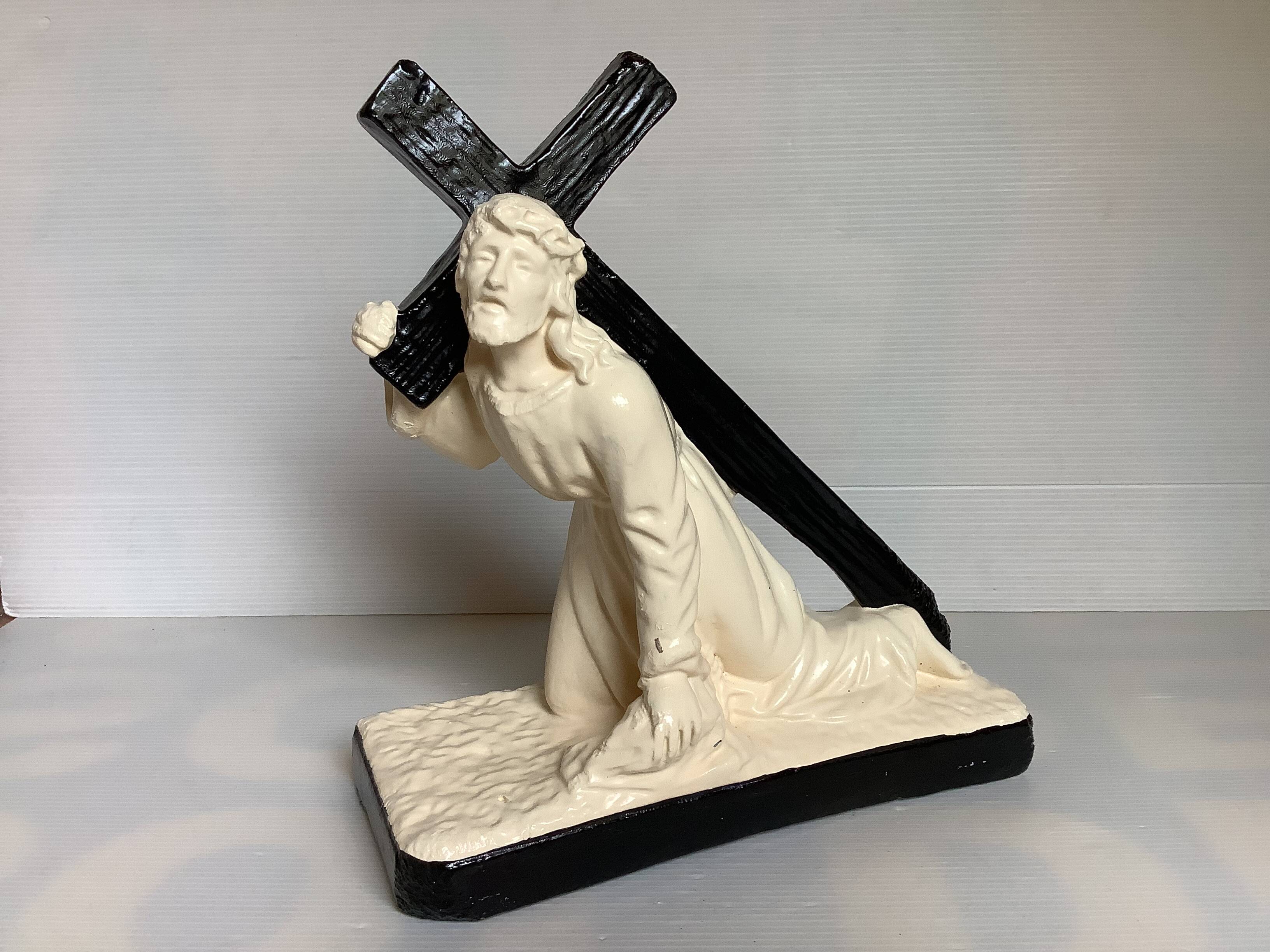 Jesus Christ carrying the cross