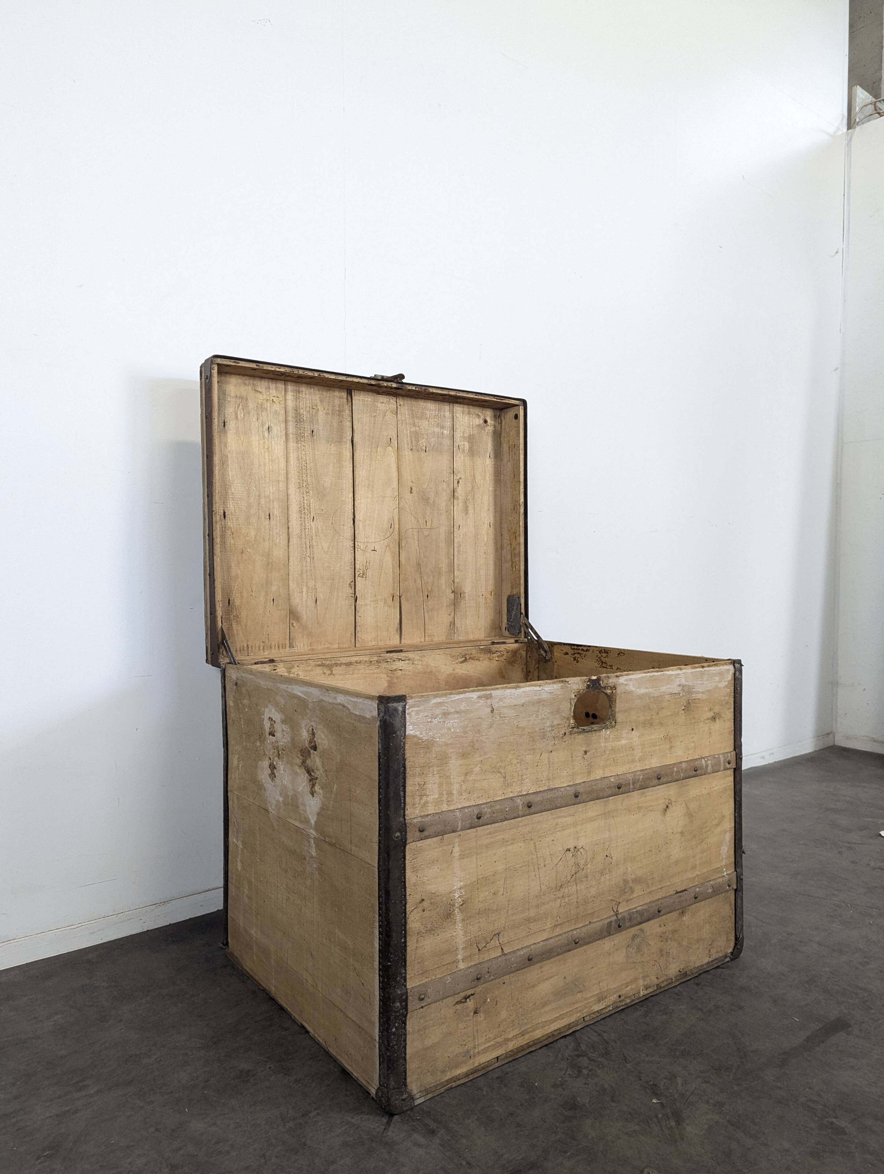 Malle de voyage en bois
