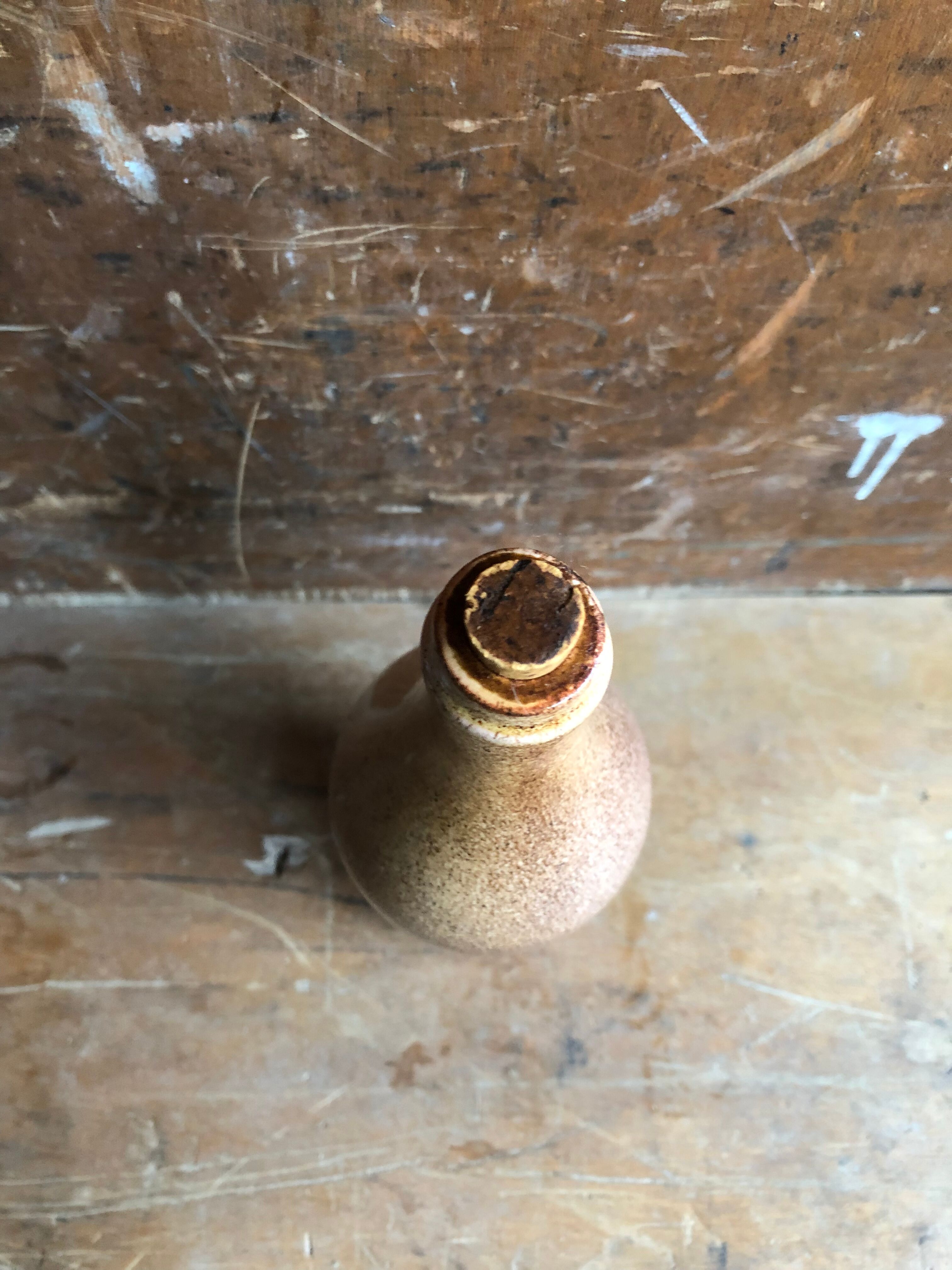 Old Bottle Brown Beige Sandstone + Vintage Cap