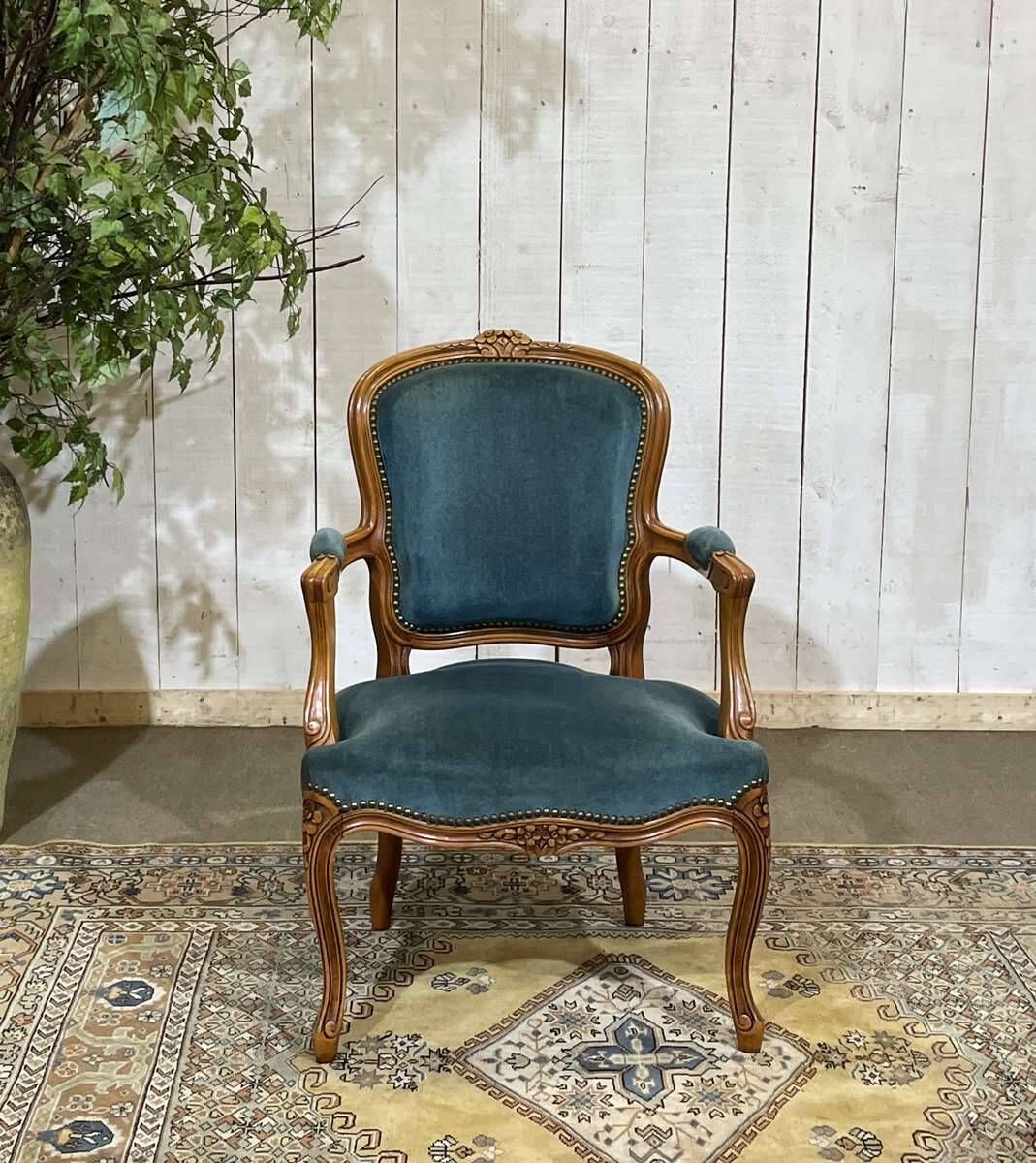 Louis XV style cabriolet armchair in beech wood