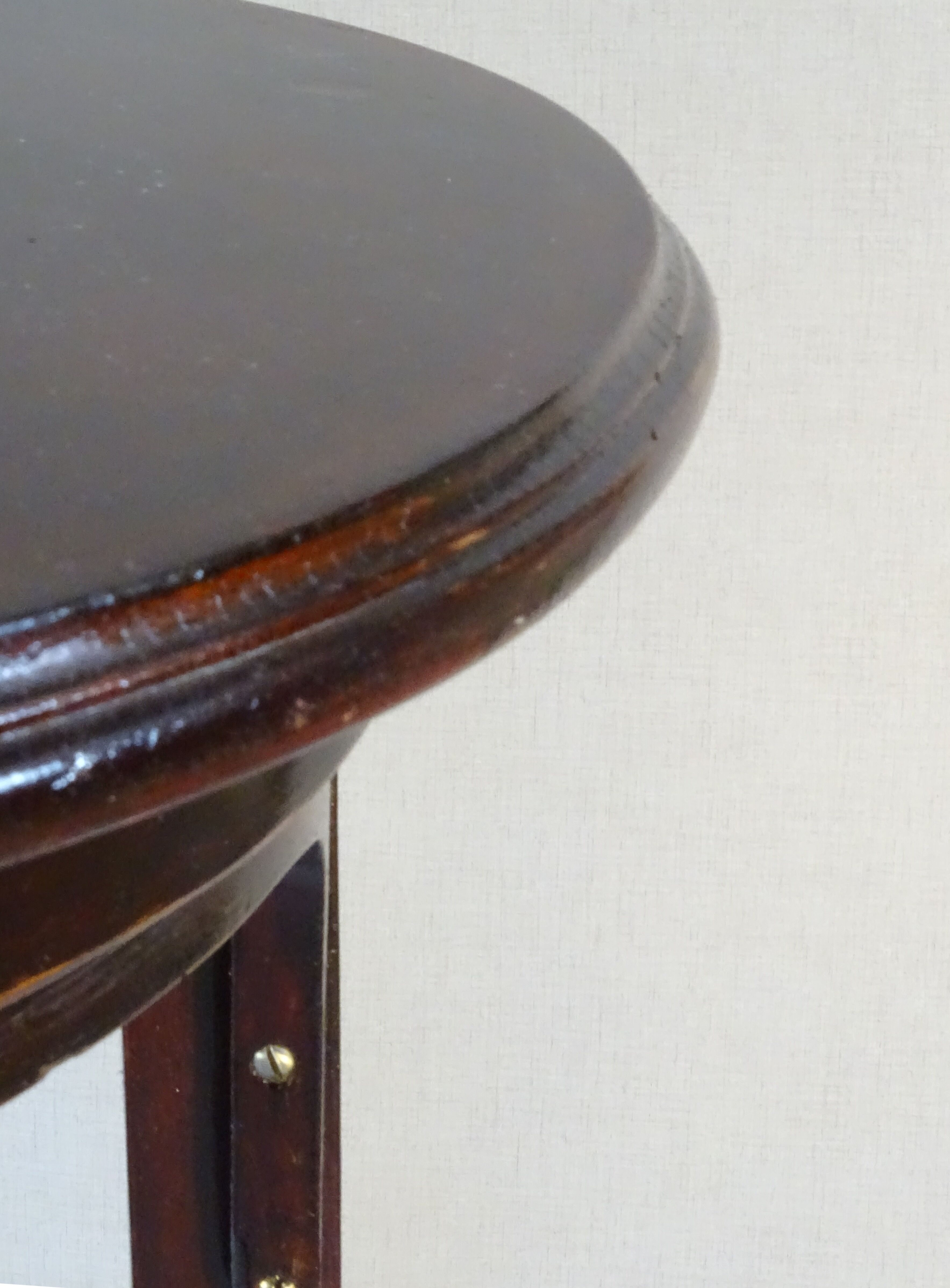 Table d'appoint par Kohn, vers 1910 style sécession viennoise,bistrot