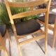 3 chaises style scandinave, bois clair et simili noir