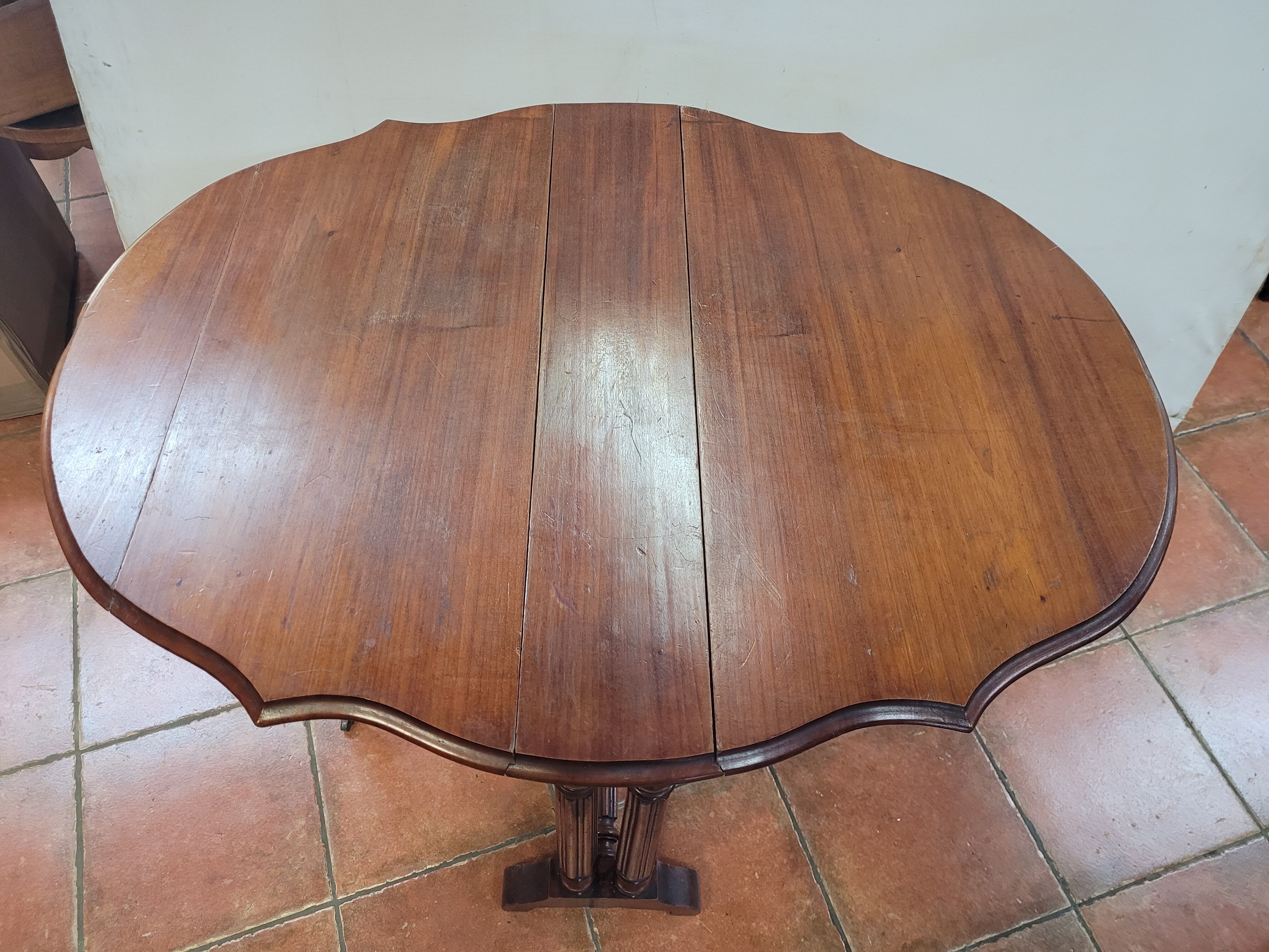 Table get leg en acajou