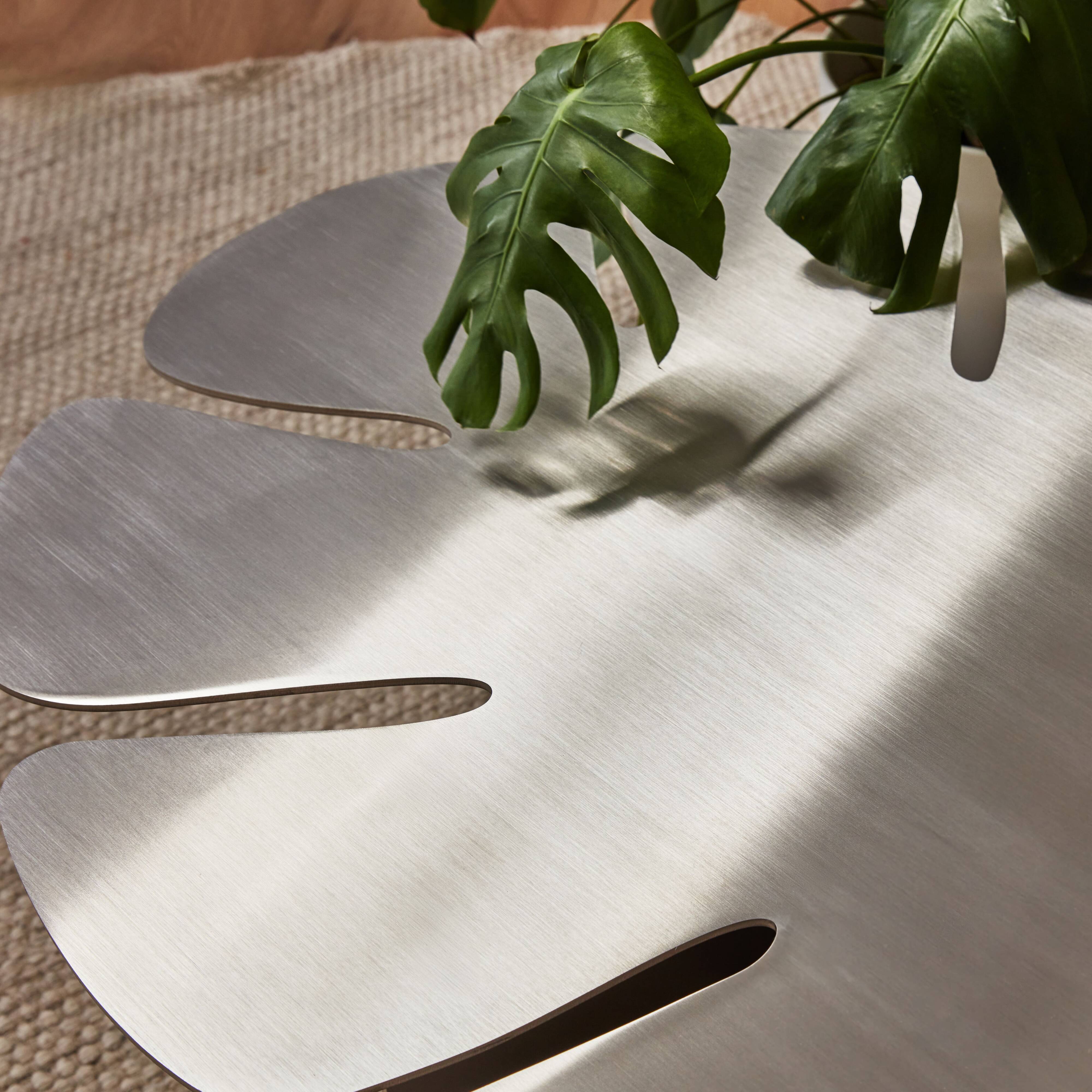 Table basse feuille Monstera – Acier inox brossé – Design sculptural