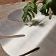 Table basse feuille Monstera – Acier inox brossé – Design sculptural