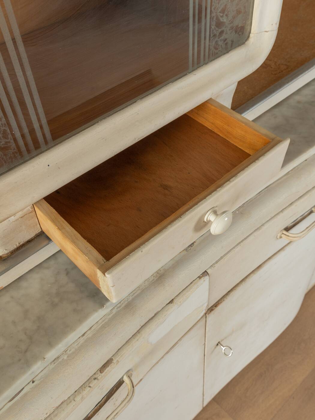 Art Déco kitchen cabinet