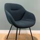 Fauteuil Hay - accoudoirs en métal et tissu saphir