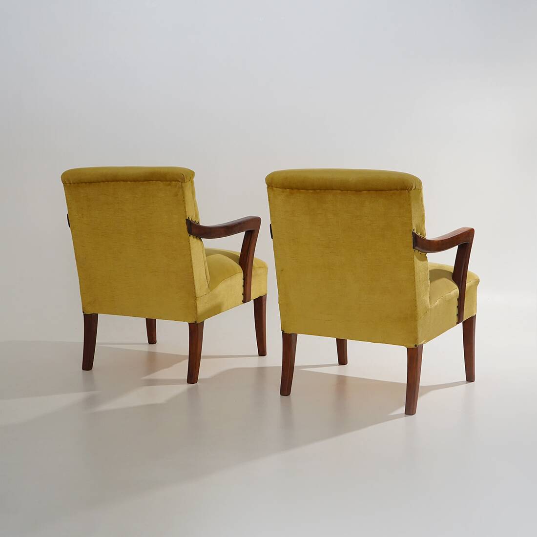 Paire de fauteuils en velours, années 1950