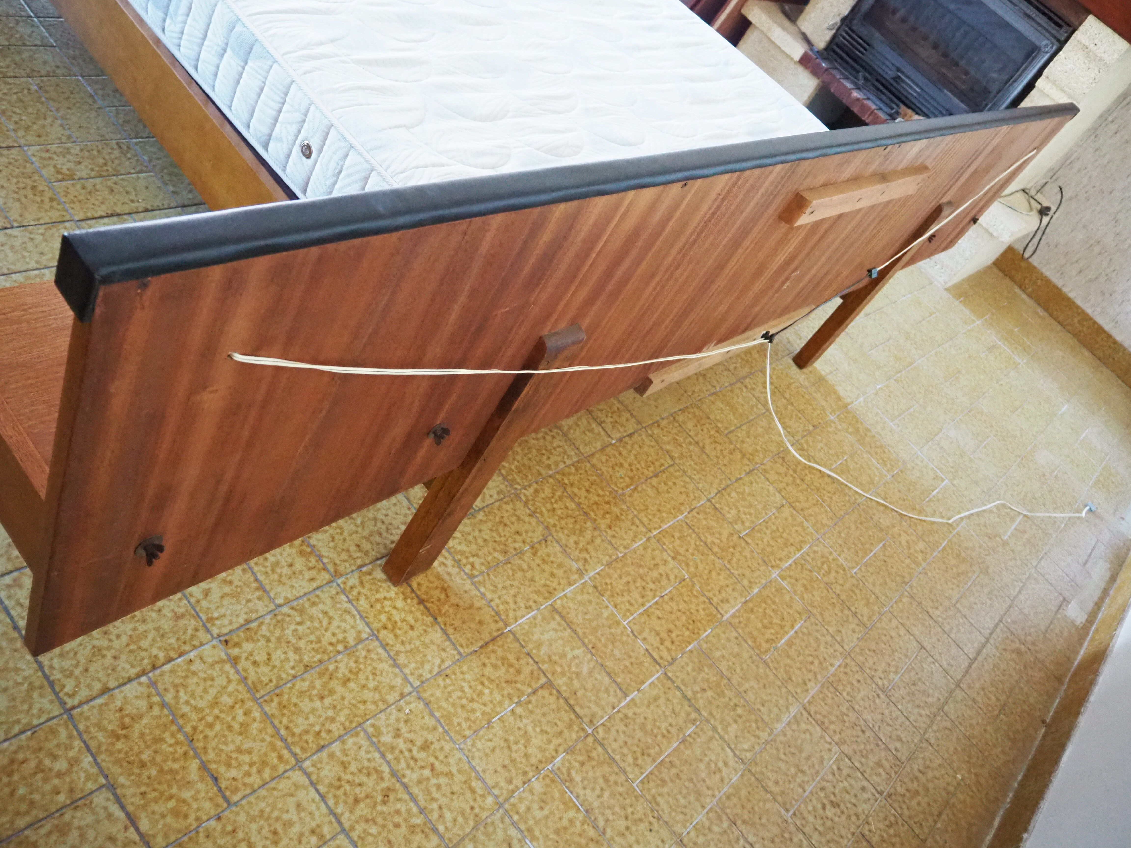 Scandinavian style bed in 140 with two integrated nightstands and two night lights