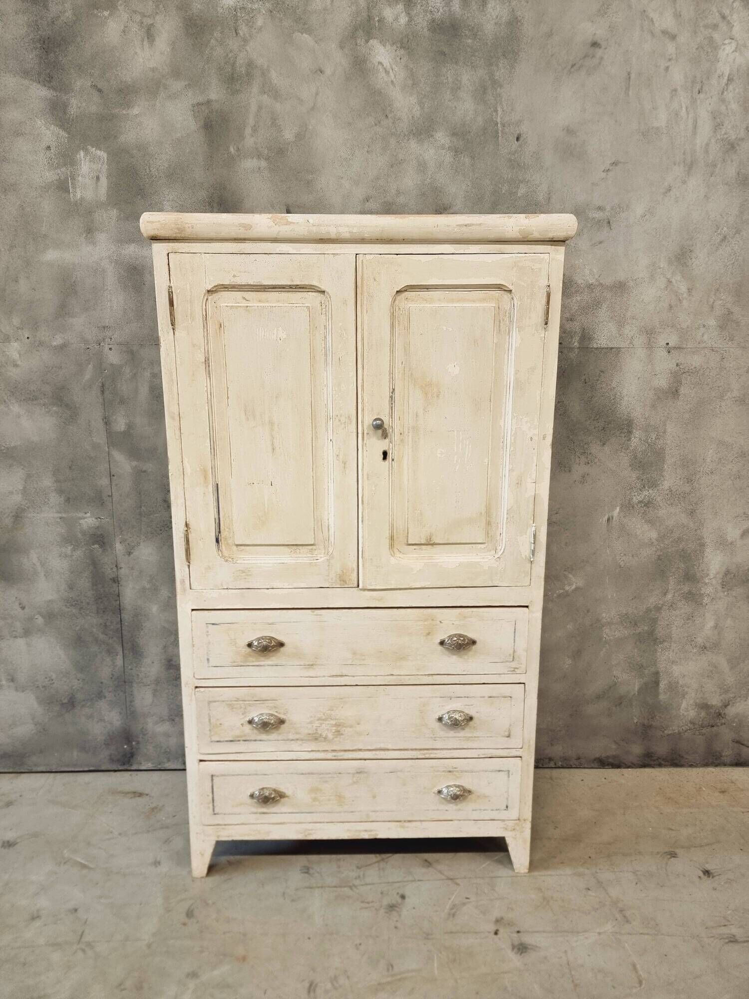 Armoire ancienne française brocante blanche avec tiroirs 83x148 cm