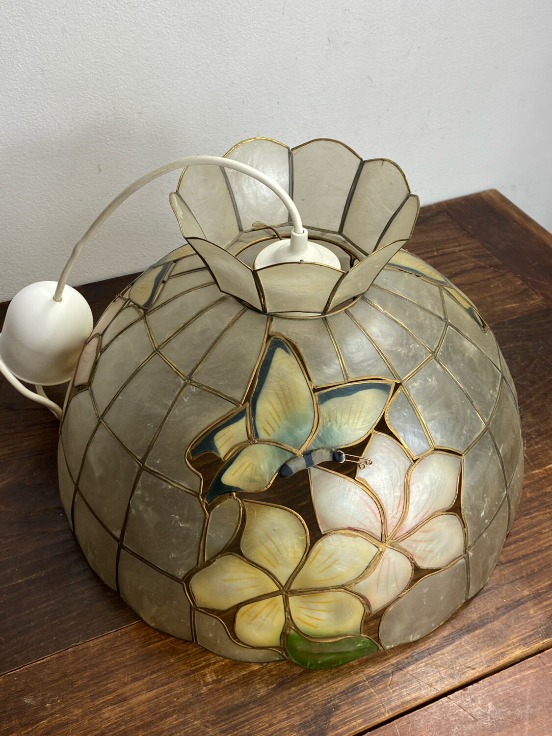 Pendant light, chandelier in mother-of-pearl and brass