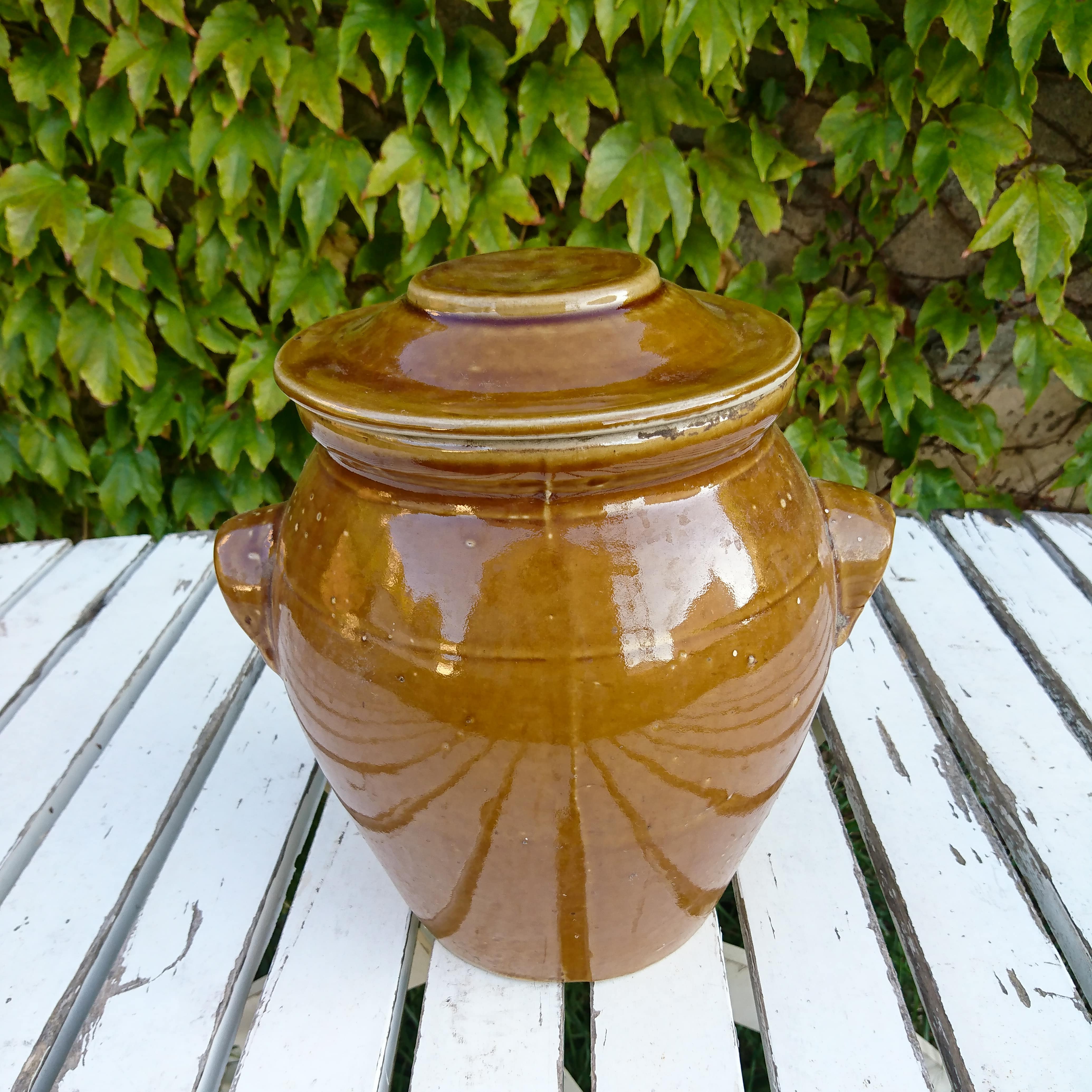 8L wine pot in vintage enamelled stoneware