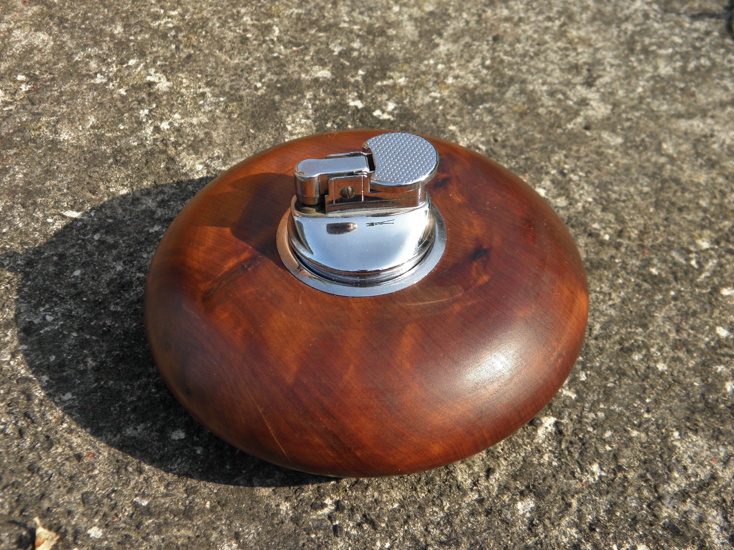 Table lighter in cedar