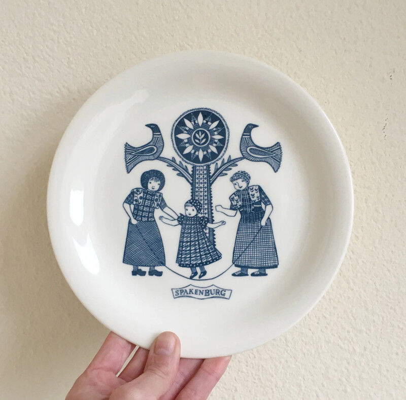 6 vintage plates