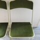 Paire de chaises pliantes en velours vert kaki