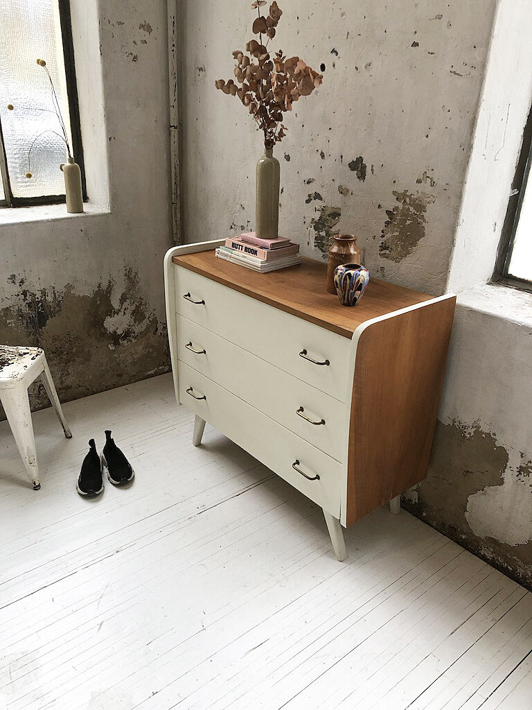 White vintage chest of drawers