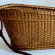 Porte bouteille ancien en rotin vins de bordeaux & de bourgogne Quien & Cie