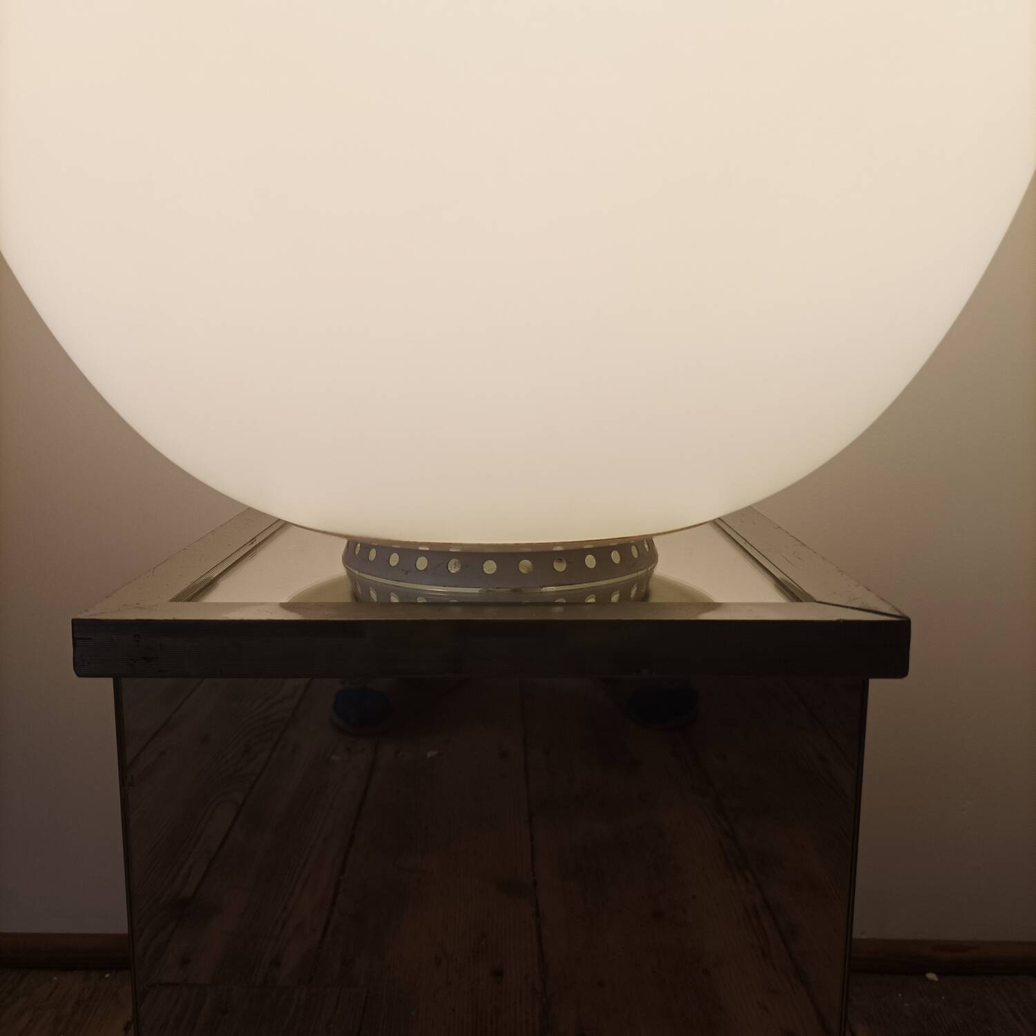 Uovo egg lamp by Ben Swildens in opaline glass Fontana Arte