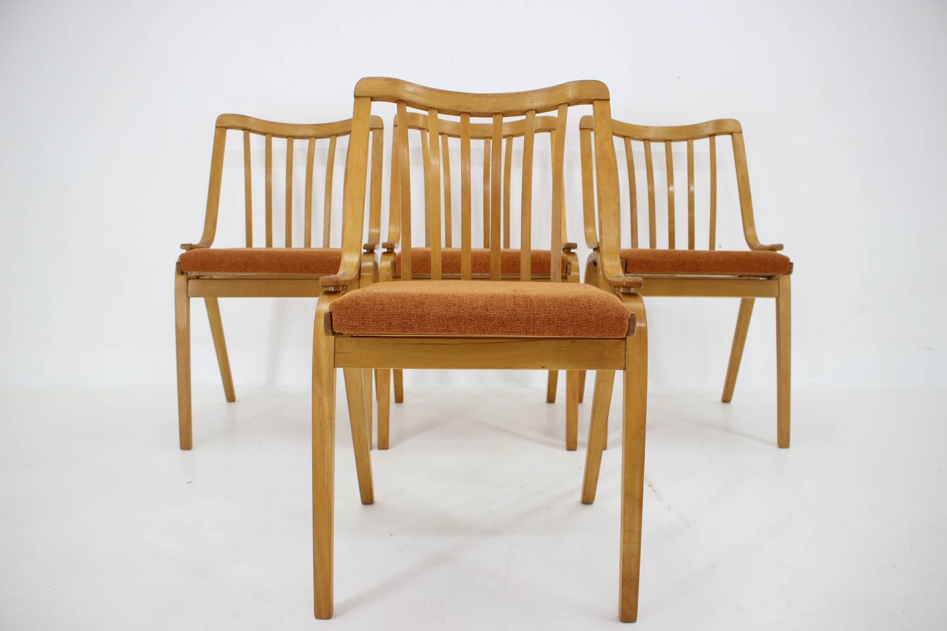 Ensemble des années 1970 de quatre chaises de salle à manger Antonin Suman par Ton, Tchécoslovaquie